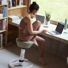 Aeris Swopper Aktiv-Bürostuhl im Homeoffice für bewegtes und ergonomisches Arbeiten
