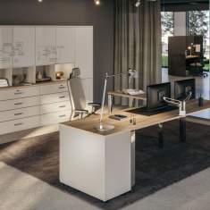 Assmann Büromöbel Solos Schreibtischsystem als Arbeitsplatz im Chefbüro