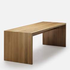 Schlichter Sitz-Tisch aus hellem Massivholz mit durchgehenden Seitenwangen im modernen Design, ideal für Konferenzräume oder Büroumgebungen
ZEMP WANGEN - SITZTISCH