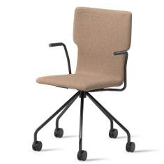 Skandiform Bombito T Stuhl auf Rollen in Hellbraun mit schwarzem Gestell und Armlehnen – eleganter Polsterstuhl für Büro und Meetingräume
