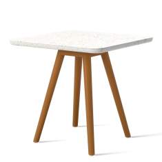 Beistelltisch Tinnef von Skandiform mit Tischplatte Frosty Sprinkles aus recyceltem Kunststoff und braunem Holzgestell.