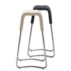 Plint Barhocker von Materia in Beige und Schwarz mit Chromgestell
