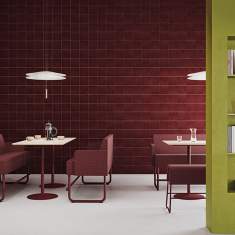 Caféteria-Szene mit Uni Tischen von Materia und Monolite Sitzmöbeln in Rot