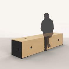 Person sitzt auf dem modularen U-Modul space companion von Westermann Products – vielseitig einsetzbar als Sitzfläche, Regal oder Pflanzgefäß