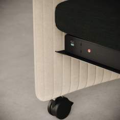 Detailansicht des Wilkhahn Insit Single Seat mit integrierter Ladeeinheit und Ablagefach für Akku