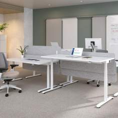 Steelcase Possilio Tische in modernem Großraumbüro mit Akustikpaneelen