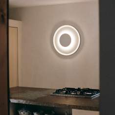 Design-Wandleuchte GLARONA von Schätti Leuchten, runder Leuchtkörper mit weicher Lichtverteilung an der Wand