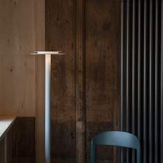 GLARONA Stehleuchte von Schätti Leuchten – minimalistische LED-Stehleuchte mit indirektem Licht, Design von Jörg Boner