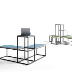 Modulares Möbel SALTO von Palmberg mit Stahlrahmen und blauen Sitzflächen für agiles Arbeiten