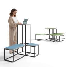 Flexibles Möbelkonzept SALTO von Palmberg – modulare Tisch- und Sitzkombination mit Stahlrahmen in Skyblau