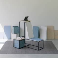 SALTO von Palmberg – modulare Möbelkombination mit Tisch und Sitzbank, Boxen aus Filz und Multiplexplatten