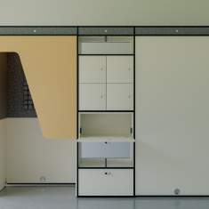 Palmberg P5 Telefonbox mit geschwungener Frontblende und integrierter Ablage für ungestörte Gespräche im Büro
