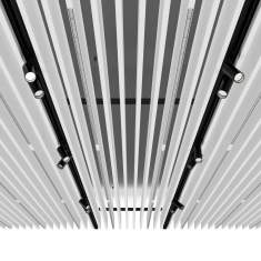 Sivera 25 acoustic Baffles in abgehängtem Deckensystem mit integrierten MOVE IT PRO Strahlern