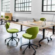 Girsberger Simplex 3D Drehstuhl im modernen Teamarbeitsbereich