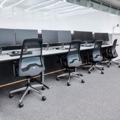 Flexibles Deskflex Arbeitsplatzsystem für technisierte Büroumgebungen mit individueller Konfiguration
