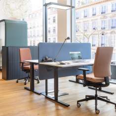 Girsberger Kyra 3D Bürostuhl im modernen Büro, ergonomisches Sitzen am höhenverstellbaren Arbeitsplatz