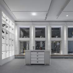 Lichtwirkung im ERCO Showroom München bei Abendstimmung – Architektur und Beleuchtung im Zusammenspiel