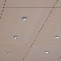 Detail der Deckenbeleuchtung im Auditorium des EDEL Music Headquarters mit integrierten ERCO Einbaustrahlern