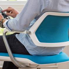 Steelcase QiVi Konferenzstuhl im Einsatz am Arbeitsplatz für informelle Meetings