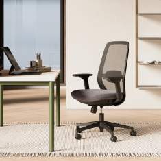 SOHOS by Nowy Styl Elovie Drehstuhl im Homeoffice-Arbeitsbereich