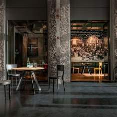 Girsberger Punto Holzstuhl in Restaurant- und Bistroeinrichtung