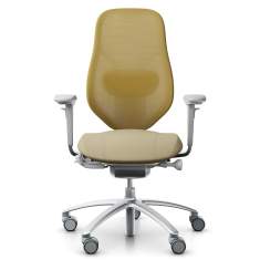 Bürodrehstuhl RH Mereo Mesh Silbergrau von Flokk in gelber Ausführung für ergonomisches Sitzen im Büro