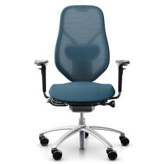 Bürodrehstuhl RH Mereo Mesh Silver von Flokk in blauer Ausführung für ergonomisches Sitzen im Büro