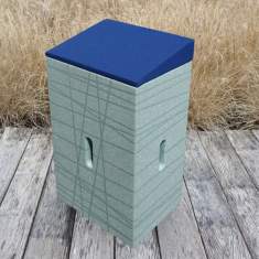 Westermann Products X-wedge Sitzkeilkissen auf Xbrick Sitzmodul im Outdoorbereich