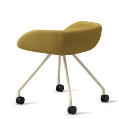 Skandiform Fendo Hocker mit gepolsterter Sitzschale und mobilem Vierfußgestell auf Rollen