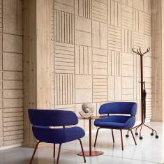 Skandiform Fendo Lounge Sessel in moderner Loungezone mit Beistelltisch und Akustikwand im Hintergrund
