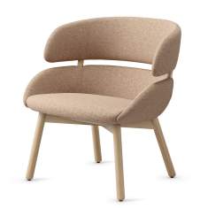 Polstersessel Skandiform Fendo Lounge mit geteilter Rückenform und Holzgestell