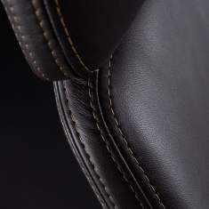 Brunner ray executive Stuhl Detail der Lederpolsterung mit dekorativer Ziernaht