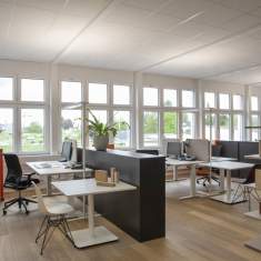 Lista Office LO Bauwerk Parkett Büro mit kombinierten Arbeits- und Besprechungsbereichen im offenen Layout
