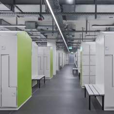 Lista Office LO Inselspital Bern Umkleidebereich mit Schließfachreihen und zentraler Sitzbank
