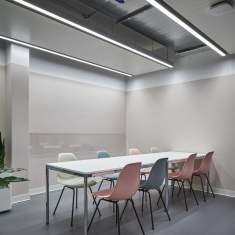 Lista Office LO Inselspital Bern Besprechungsraum mit Tisch und Stühlen für Meetings