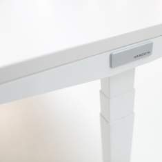 Haworth HiYa Schreibtisch Detail der Tischkante mit integriertem Bedienelement