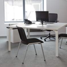 Haworth Lively Comforto 29 Besucherstuhl im Büro am Besprechungstisch als Sitzlösung für Gespräche und Meetings