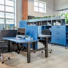 WINI Winea STARTUP 2.0 Arbeitstisch im Open-Space-Büro mit mehreren Arbeitsplätzen und Stauraumsystemen