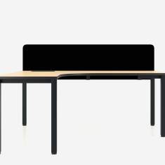 Schreibtisch Nowy Styl E10 als Ecklösung mit integrierter Trennwand