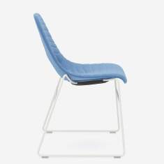 Nowy Styl Tauko Stuhl mit Kufengestell und ergonomischer Form in Blau