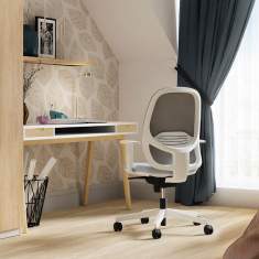 SOHOS by Nowy Styl Eggy Drehstuhl im Homeoffice am Schreibtisch für komfortables Arbeiten zu Hause