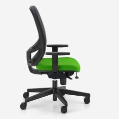 ergonomischer Arbeitsstuhl SOHOS by Nowy Styl Eggy in Seitenansicht mit Synchronmechanik und Rollen