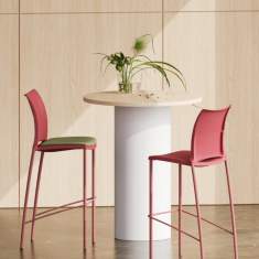 Kusch+Co ¡Hola! Barhocker Barstuhl an Stehtisch im Loungebereich