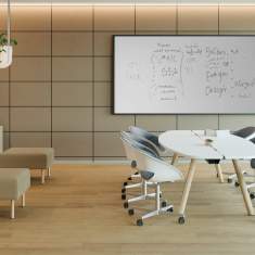 Kusch+Co Volpino Stuhl Besucherstuhl im Besprechungsraum mit Konferenztisch und Whiteboard