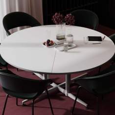 Kusch+Co san_siro Konferenztisch im Einsatz im Meetingbereich mit Sitzgruppe rund um den Tisch