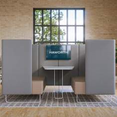 HAWORTH Riverbend & Pebble Lounge-Elemente im Einsatz als halbgeschlossener Besprechungsbereich im Büro