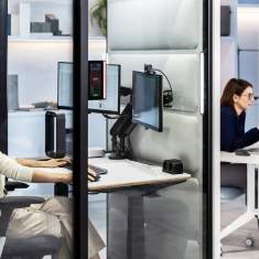 Mikomax hushFree Work Arbeitskabine im Einsatz für konzentriertes Arbeiten und Meetings