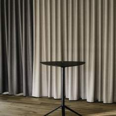 Wilkhahn Confair Next Board-Tisch als kompakter Stehtisch im Seminarraum