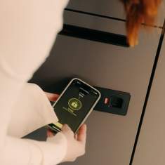 Neudoerfler Ownly Locker im Büro im Einsatz mit digitaler Fachöffnung per Smartphone