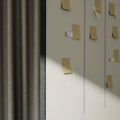 Detailansicht des Wilkhahn Confair Next Whiteboards mit magnethaftender Oberfläche und Haftnotizen